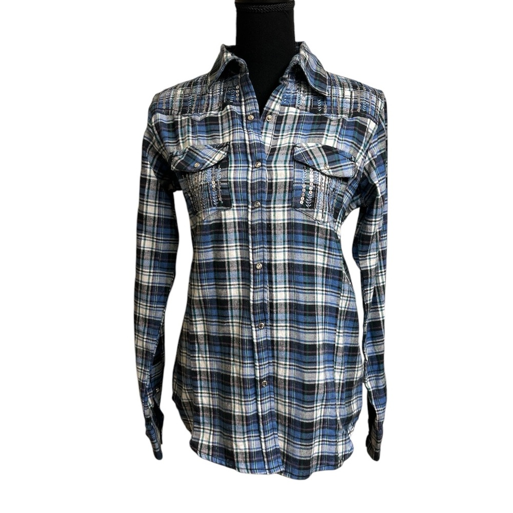 Shyanne Plaid Button-Up snap Shirt with design on back, Size Small